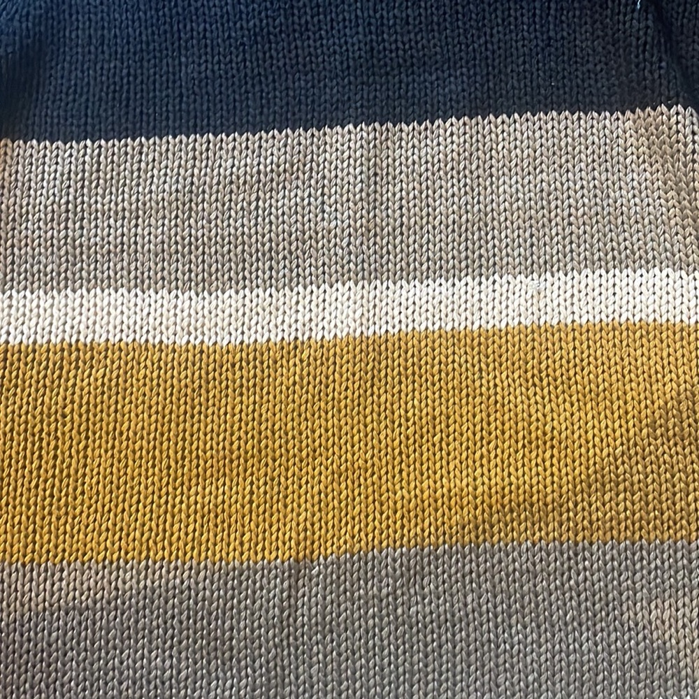 RDI sweater size small - Picture 4 of 5
